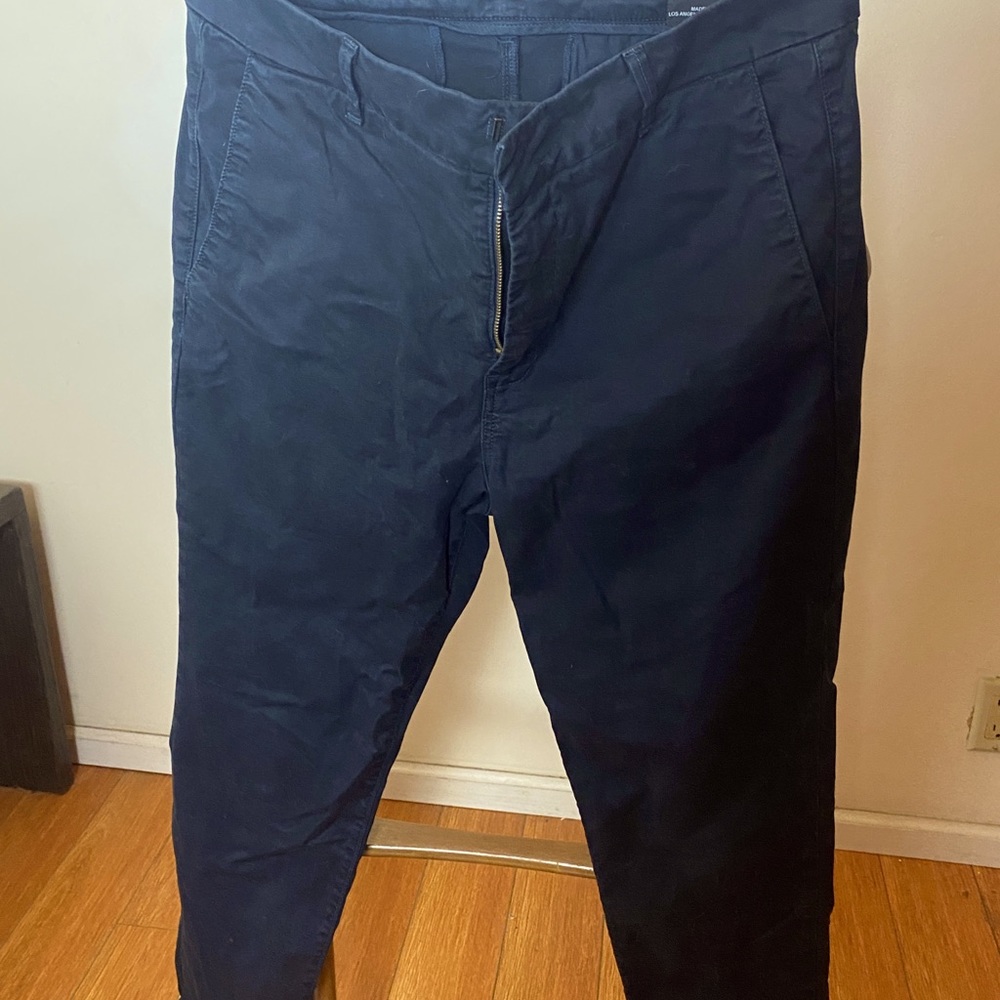 Vince chinos like new